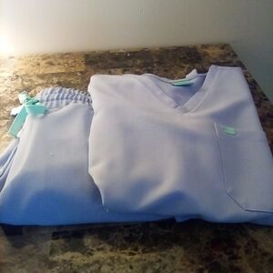 Garde Malade Lilac Scrubs